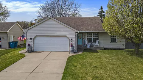 2235 Sunsprite Dr, Kalamazoo, MI 49048