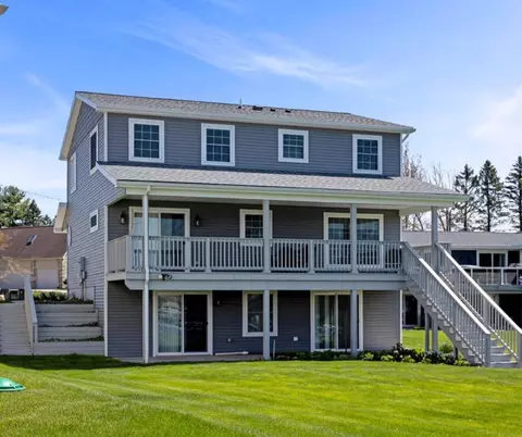 136 Cannes Dr, Brooklyn, MI 49230