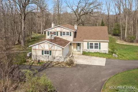 8601 60th St SE, Alto, MI 49302