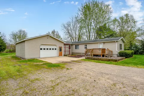 21435 Ridge Rd, Gobles, MI 49055