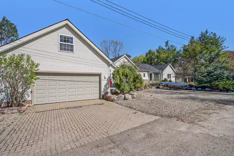 Exterior - 11574 Algonquin Dr, Pinckney, MI 48169 photo 22 of 22