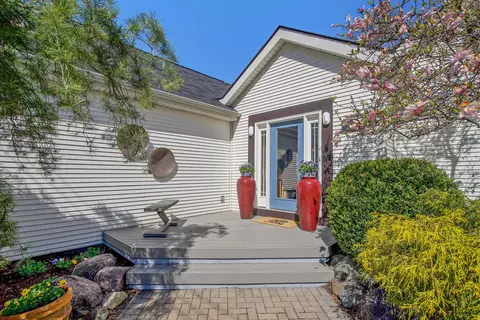 Exterior - 11574 Algonquin Dr, Pinckney, MI 48169 photo 4 of 22