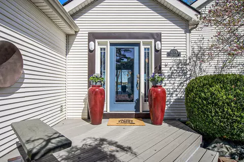 Exterior - 11574 Algonquin Dr, Pinckney, MI 48169 photo 5 of 22