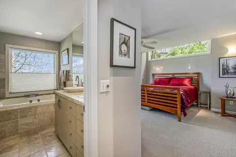 Bath - 11574 Algonquin Dr, Pinckney, MI 48169 photo 3 of 7