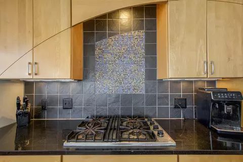 Kitchen - 11574 Algonquin Dr, Pinckney, MI 48169 photo 2 of 5