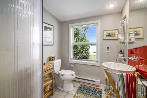 Bath - 11574 Algonquin Dr, Pinckney, MI 48169 photo 7 of 7