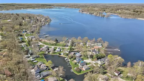 View/Area - 11574 Algonquin Dr, Pinckney, MI 48169 photo 17 of 22