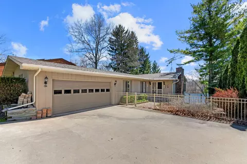 12364 Erika St, Hartland, MI 48353