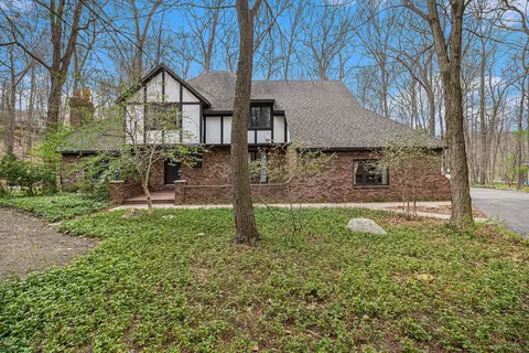 2370 Cascade Springs Dr SE, Grand Rapids, MI 49546