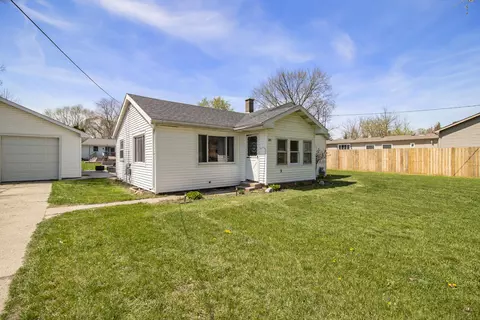 271 S 7th St NE, Cedar Springs, MI 49319