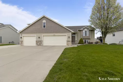 2931 Snowberry Dr, Wyoming, MI 49418