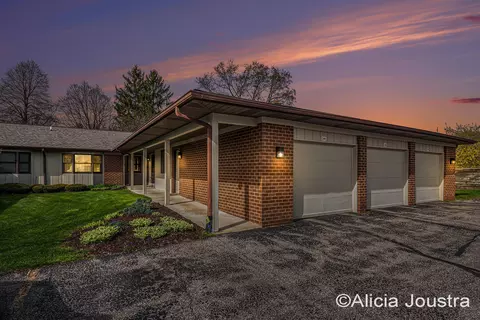 246 Bona Vista Dr NW, Grand Rapids, MI 49504
