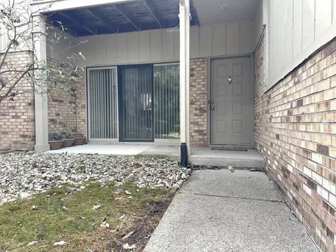 29237 Laurel Dr, Farmington Hills, MI 48331