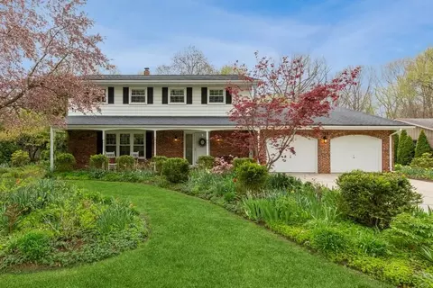 1788 Hacienda Dr, Stevensville, MI 49127