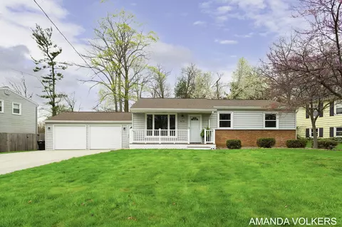 4631 Foxcroft Ave NW, Comstock Park, MI 49321