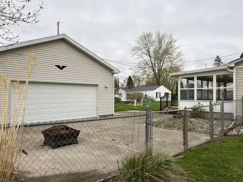 Exterior - 3201 Hoyer Rd, Jackson, MI 49201 photo 6 of 9