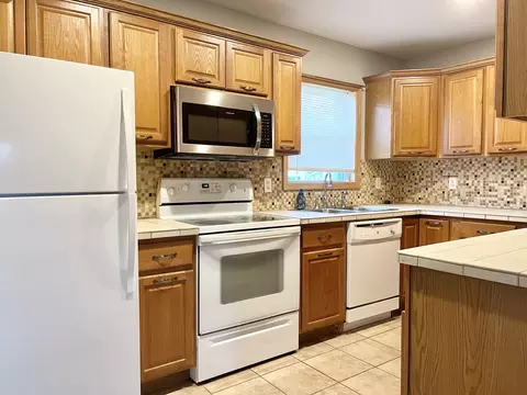 Kitchen - 3201 Hoyer Rd, Jackson, MI 49201 photo 3 of 3