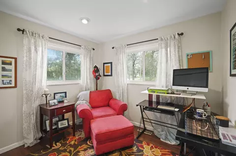 Bedroom - 6161 Edgewood Dr, Jackson, MI 49203 photo 1 of 10
