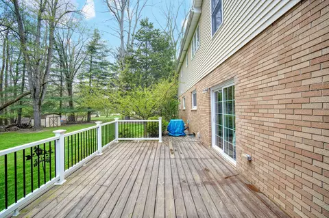Exterior - 6161 Edgewood Dr, Jackson, MI 49203 photo 6 of 16