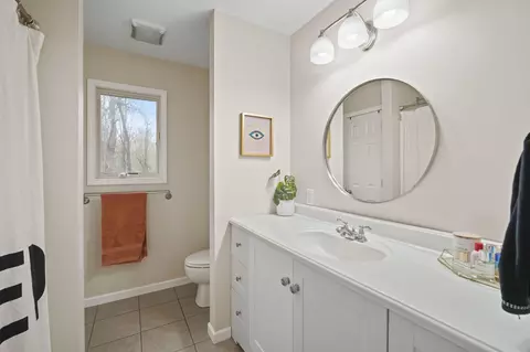 Bath - 6161 Edgewood Dr, Jackson, MI 49203 photo 2 of 5