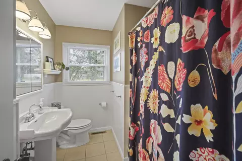 Bath - 6161 Edgewood Dr, Jackson, MI 49203 photo 1 of 5