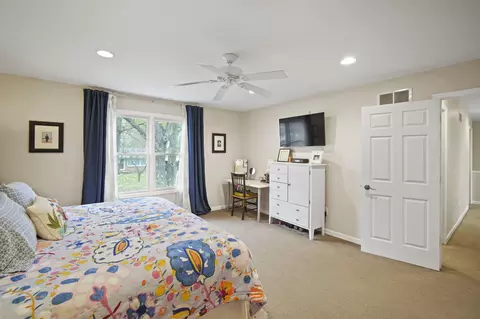 Bedroom - 6161 Edgewood Dr, Jackson, MI 49203 photo 9 of 10