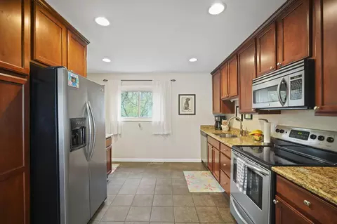Kitchen - 6161 Edgewood Dr, Jackson, MI 49203 photo 3 of 3