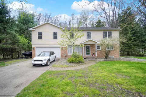 Exterior - 6161 Edgewood Dr, Jackson, MI 49203 photo 3 of 16