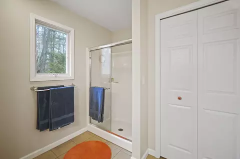 Bath - 6161 Edgewood Dr, Jackson, MI 49203 photo 4 of 5