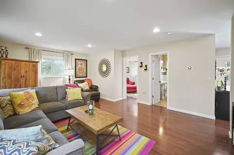 Living - 6161 Edgewood Dr, Jackson, MI 49203 photo 2 of 6