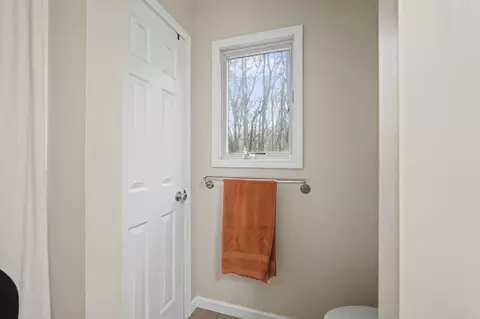 Bath - 6161 Edgewood Dr, Jackson, MI 49203 photo 3 of 5