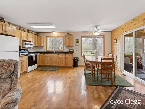 Dining - 1449 E Kinney Rd, Custer, MI 49405 photo 2 of 4