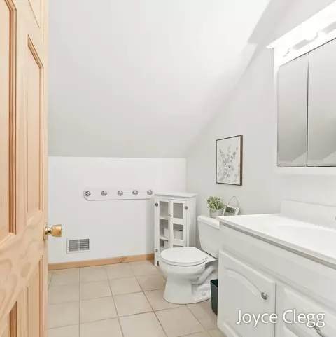 Bath - 1449 E Kinney Rd, Custer, MI 49405 photo 2 of 3