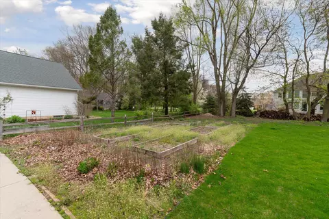 Exterior - 832 Stetson St, Tecumseh, MI 49286 photo 5 of 11