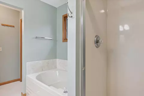 Bath - 832 Stetson St, Tecumseh, MI 49286 photo 3 of 4