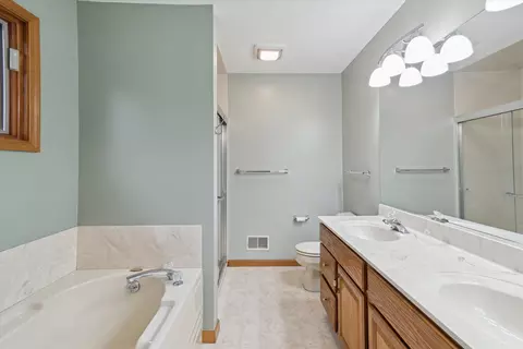 Bath - 832 Stetson St, Tecumseh, MI 49286 photo 2 of 4
