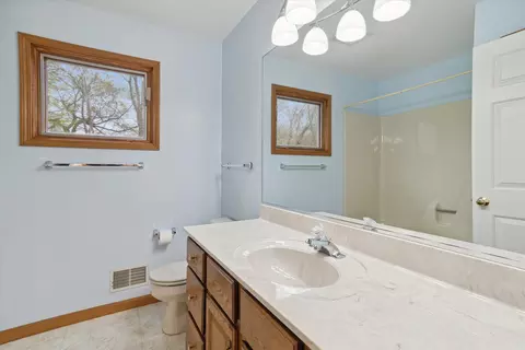 Bath - 832 Stetson St, Tecumseh, MI 49286 photo 4 of 4