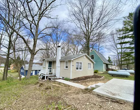 15585 Pretty Lake Dr, Mecosta, MI 49332