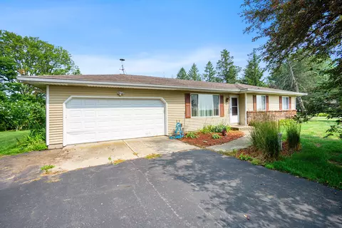 52237 Pulver Rd, Three Rivers, MI 49093