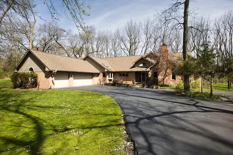 8494 Cedar Hills Dr, Dexter, MI 48130