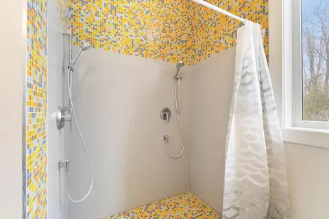 Bath - 9593 Kennedy Rd, Munith, MI 49259 photo 2 of 3