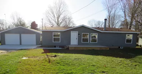 199 Garfield St, Maple Rapids, MI 48853