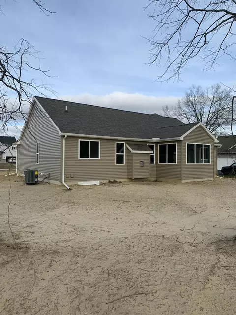 1599 Nicholas Ln, Adrian, MI 49221 photo 4