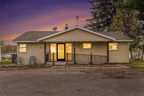 303 Lake Dr, Lakeview, MI 48850
