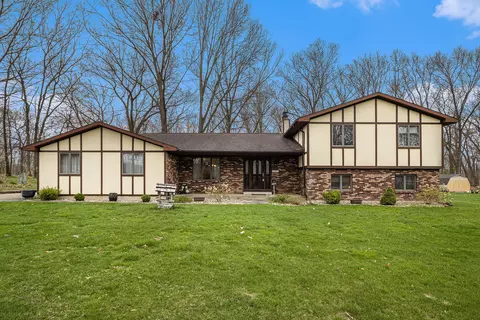 15571 Shady Ln, Three Rivers, MI 49093