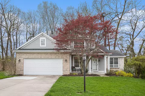 2310 Waterford Way NE, Grand Rapids, MI 49525