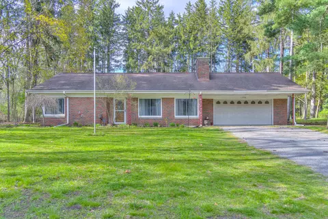 1396 Badgley Rd, Jackson, MI 49203