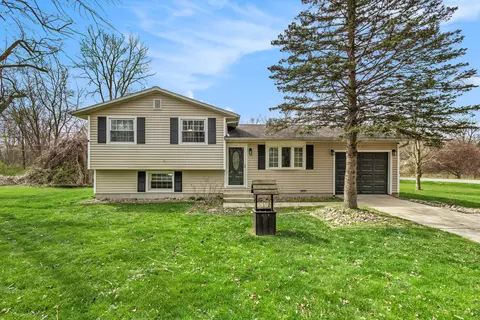 95427 Magician Lake Rd, Dowagiac, MI 49047