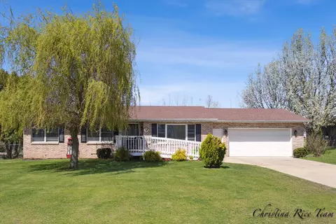906 N State Rd, Belding, MI 48809