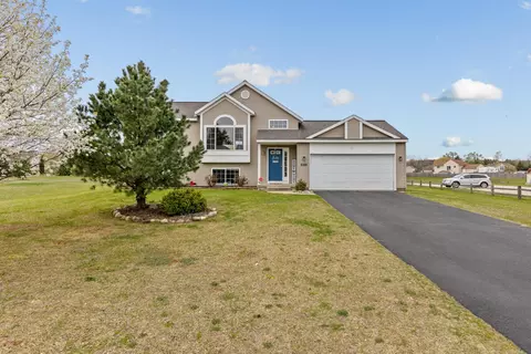 6188 Autumn Ridge Dr, Greenville, MI 48838